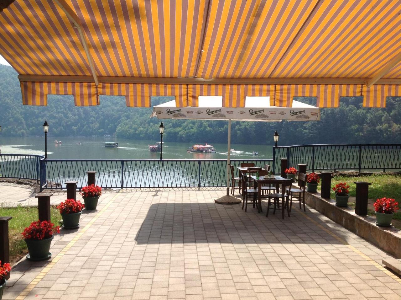 Apartament Čačak Exteriör bild